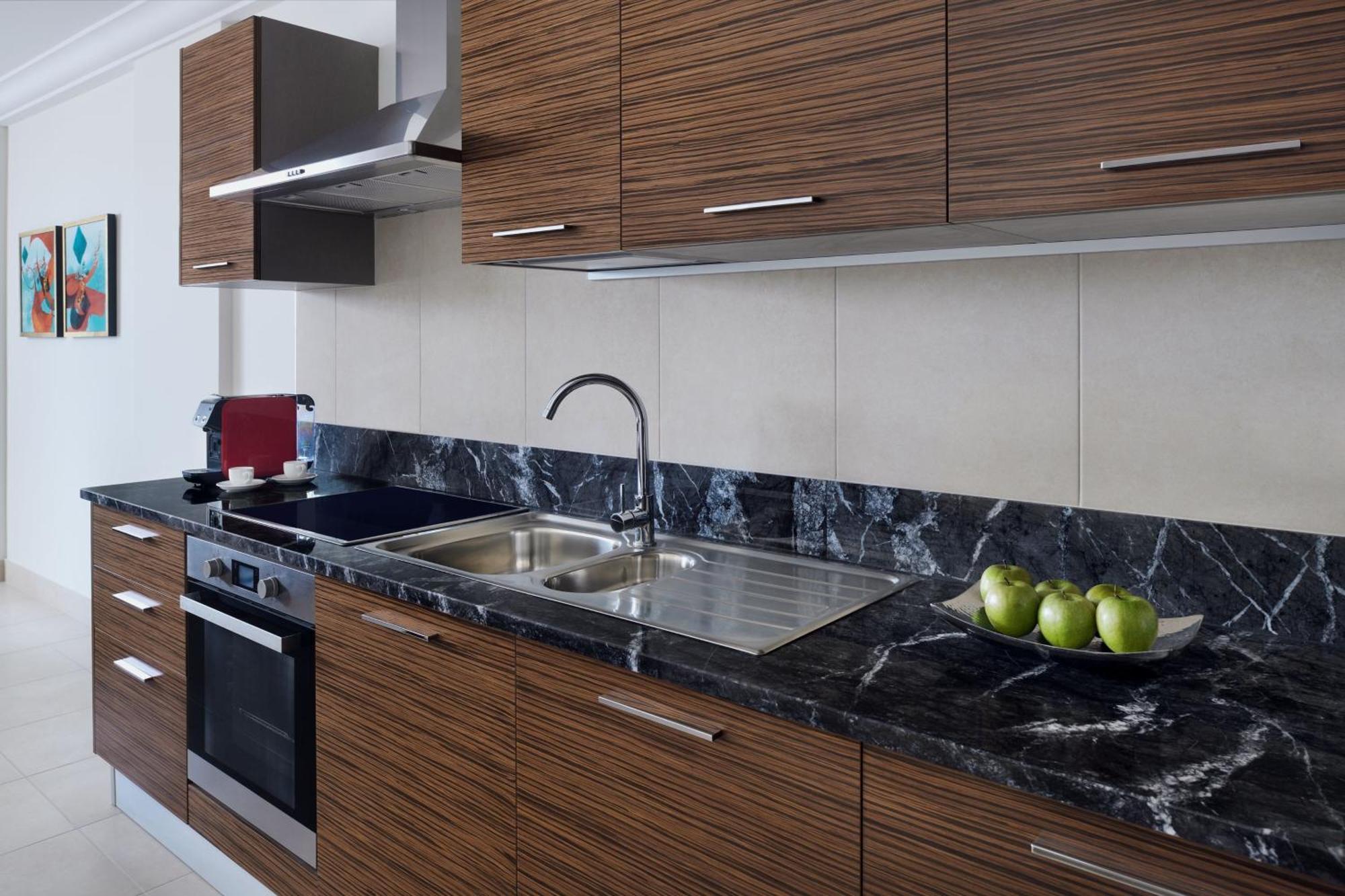 Marriott Executive Apartments Al Khobar Exterior foto A modern kitchen